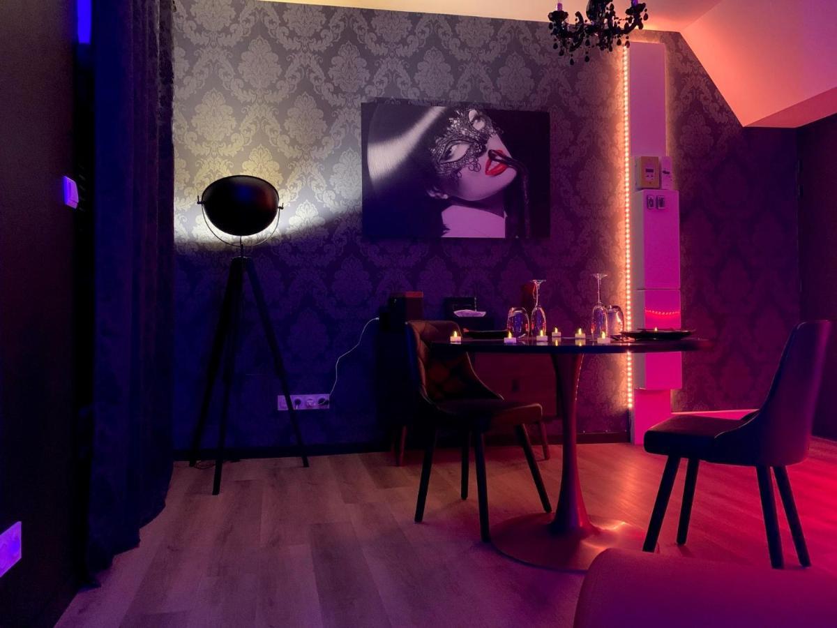 Love Room Avec Jacuzzi Prive Bonnetable Eksteriør bilde